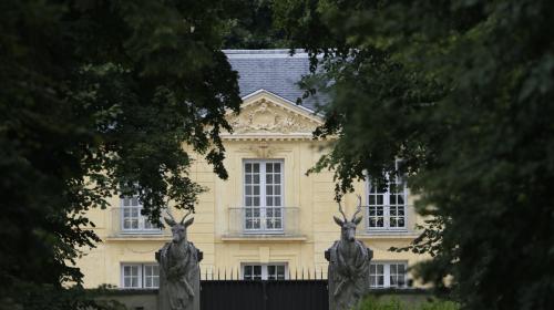 Emmanuel Macron positif au Covid-19 : le chef de l'État isolé à La Lanterne à Versailles