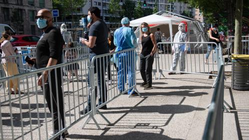 Covid-19 : près de neuf cas avec symptômes sur dix n'ont pas été détectés en France juste après le premier déconfinement, selon des chercheurs