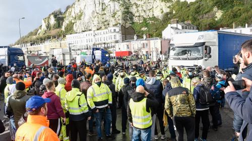 Royaume-Uni : des milliers de chauffeurs routiers encore bloqués à Douvres