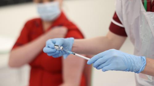 DIRECT. Covid-19 : près d'une vingtaine de Français se préparent à recevoir le vaccin