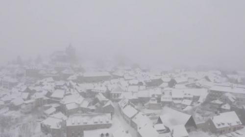 En montagne, l'abondance de neige redonne (un peu) le sourire aux professionnels et aux vacanciers