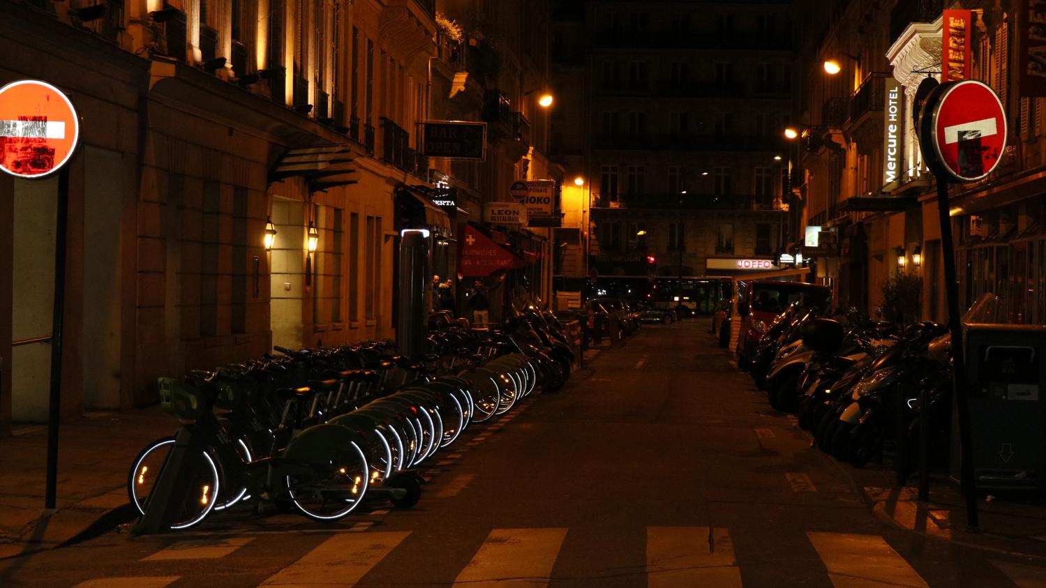 Paris and Rennes wake up under curfew