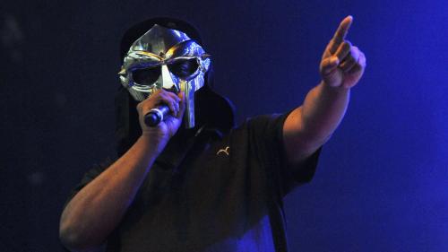 De Busta Rhymes à Thom Yorke, les hommages pleuvent après l'annonce de la mort du rappeur MF Doom