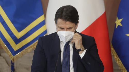 Italie : la démission de deux ministres menace le gouvernement Conte