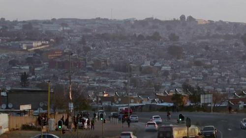 Covid-19 : le variant sud-africain suscite des inquiétudes en France