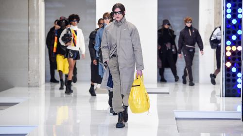 Fashion Week masculine de Milan : montée en gamme du K-Way, imperméable à la crise de la Covid-19