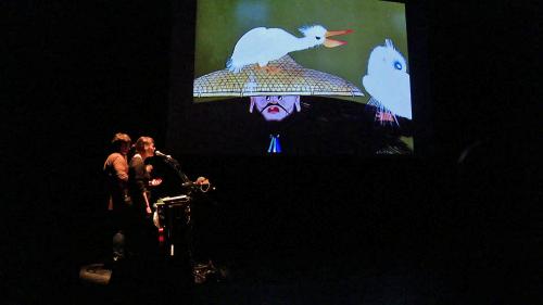 En Lozère, un ciné-concert de contes chinois joué en public enchante les écoliers