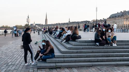 Le décryptage éco. 10 000 euros de prêt garanti pour chaque jeune, est-ce réaliste ?