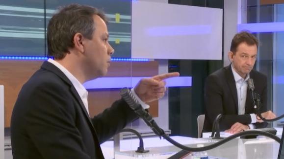 Marc Fauvelle, Renaud Dély : les deux animateurs des Informés du matin, sur le plateau à franceinfo le 27 janvier 2021