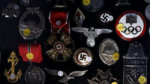 Aveyron : la justice saisit des dizaines d'objets nazis mis aux enchères dont un buste d'Hitler