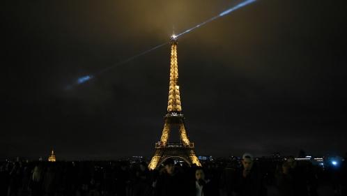 La Tour Eiffel fait peau neuve et retrouvera sa couleur d'origine