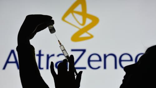 Covid-19 : premières vaccinations de soignants avec le vaccin AstraZeneca