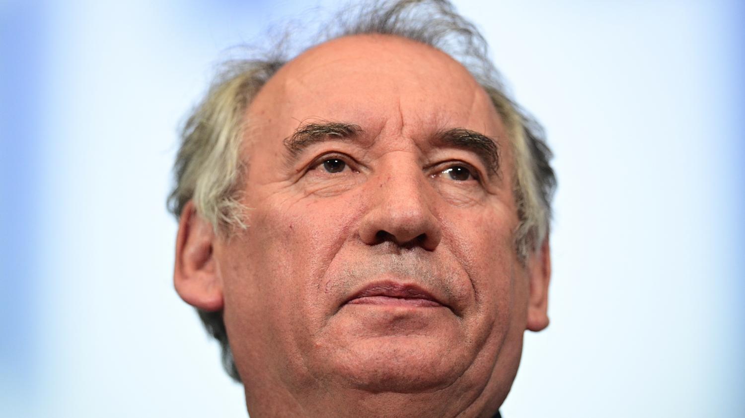 François Bayrou Utilise Son Droit à La Déconnexion... Du Quotidien Des ...