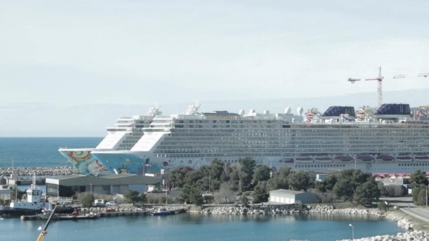 without cruise ships, cleaner air but fewer tourists