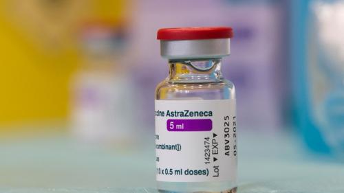 Covid-19 : des soignants font face à des effets secondaires du vaccin AstraZeneca