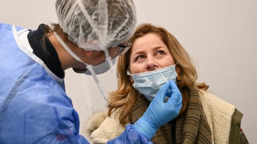 Covid-19 : le nombre de nouvelles contaminations reste stable avec 21 231 cas confirmés en 24 heures