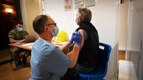 Covid-19 : plus de 15 millions de personnes ont été vaccinées au Royaume-Uni