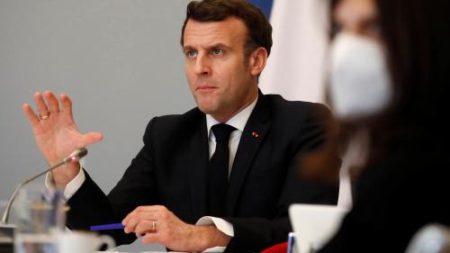 Covid-19 : Emmanuel Macron juge 