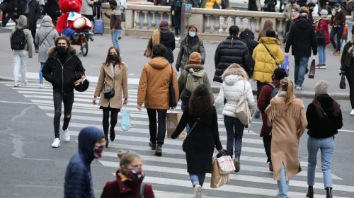 Lassitude en hausse, méfiance à l'égard des vaccins... Ce qu'il faut retenir du baromètre annuel de la confiance politique