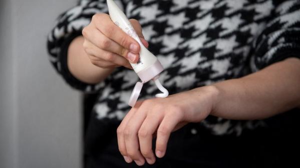 INFO FRANCEINFO En vieillissant, certaines crèmes de jour et crèmes solaires développent un composé cancérigène, alertent des chercheurs