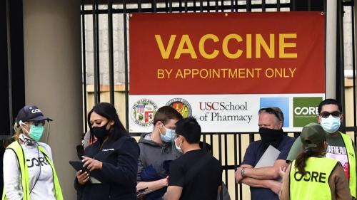 Etats-Unis : les personnes vaccinées contre le Covid-19 peuvent désormais se réunir sans masque