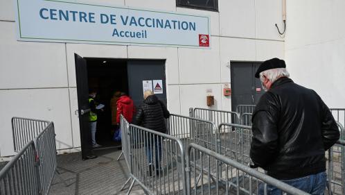 Covid-19 : pour Henri Guaino, la stratégie vaccinale est 