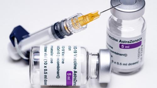 Covid-19 : AstraZeneca, un vaccin malmené