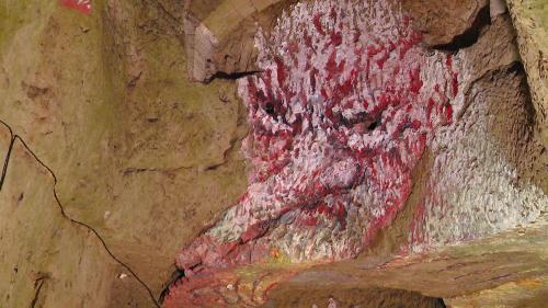 Makiko Furuichi crée une fresque inspirée de Lascaux et du Japon dans les caves troglodytiques de Saumur