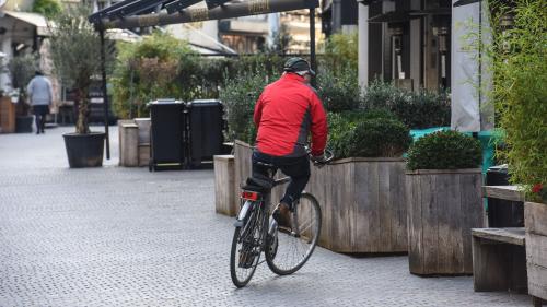 À Montpellier, une cagnotte pour aider un papi livreur à vélo