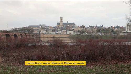 Covid-19 : le Rhône, l'Aube et la Nièvre au bord du confinement