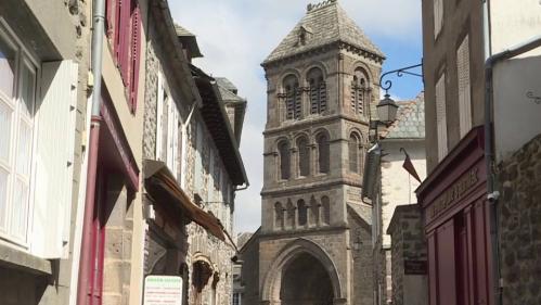 Cantal : à la découverte du pittoresque village de Salers