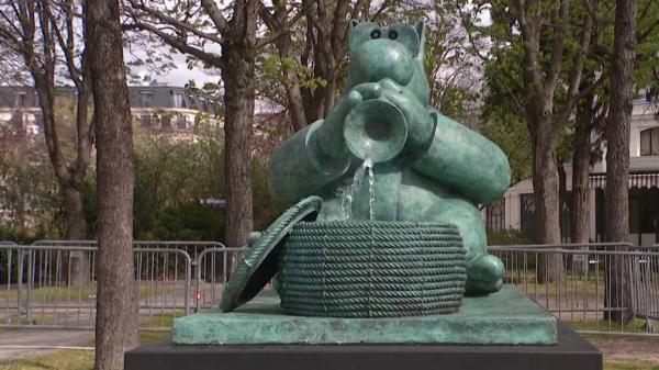 Culture : le Chat de Philippe Geluck exposé sur l'avenue des Champs-Élysées