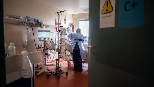 Covid-19 : avec 4 974 patients en réanimation, le pic de la deuxième vague de novembre est désormais dépassé