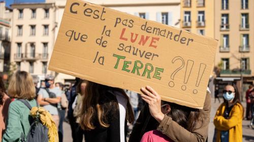 Loi Climat : les députés votent pour l'étiquetage environnemental dans l'habillement