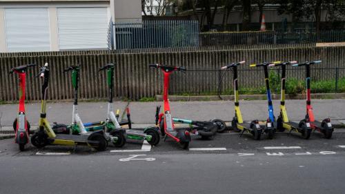 Téléphone, alcool, drogue : une étude pointe du doigt les mauvaises habitudes des usagers de trottinettes sur les routes