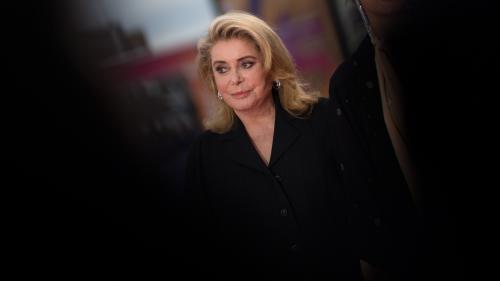 Catherine Deneuve fait preuve d'autodérision dans une publicité