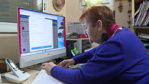 VIDEO. Dans l'Hérault, un couple de retraités traque les créneaux de vaccination pour des habitants