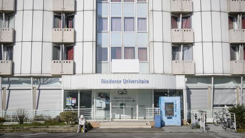 A Nanterre, des étudiants dénoncent l'insalubrité de leur logement : 