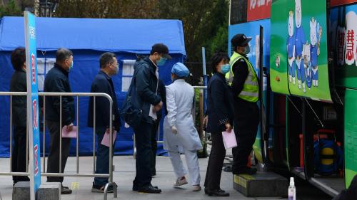 Covid-19 : en Chine, des bus transformés en centre de vaccination pour accélérer la campagne