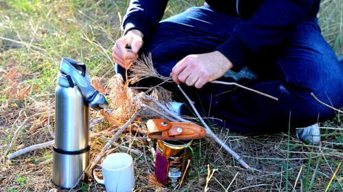 ''C'est une passion, du scoutisme pour adultes !'' : le ras-le-bol des survivalistes qui ne veulent plus être associés à des sectes ou à l'extrême droite