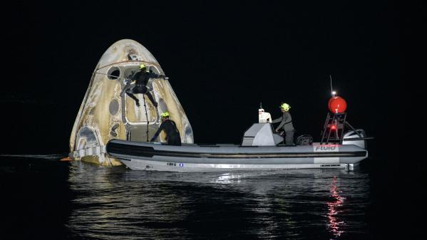 Espace : un amerrissage historique réussi pour des astronautes de l'ISS