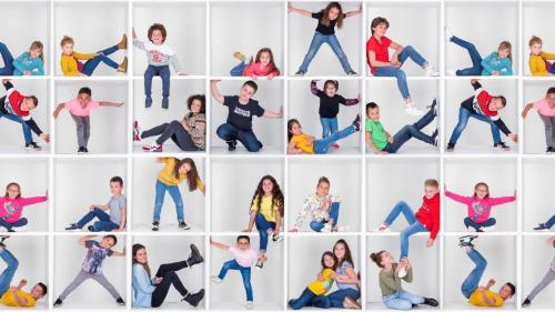 Covid-19 : À Rodez, les enfants prennent la pose dans un cube pour une photo de classe inédite