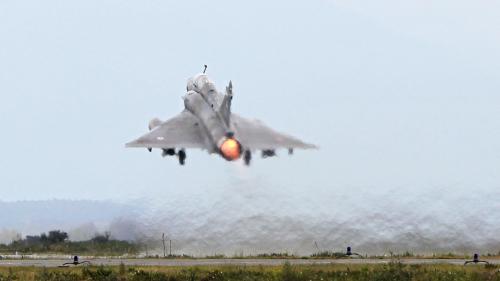 Corse : attaché sur une cible d'un champ de tir pour un bizutage, cerné par des tirs de Mirage, un pilote de l'armée de l'air porte plainte