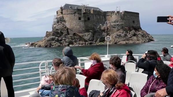 Pont de l'Ascension : les bateaux touristiques reprennent la mer