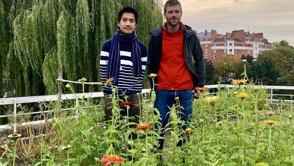 Tran-Phi Vu and Félix Romain, the two young creators of the Urban Floral Farm.