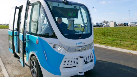 Autonome Kabine, das autonome Shuttle Keolis Navya, fahrerlos, mit 100% elektrischem Antrieb.  Chateauroux 20. Februar 2020.