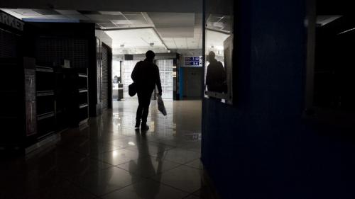 Biélorussie : un opposant d'Alexandre Loukachenko arrêté à l'aéroport de Minsk après un atterrissage d'urgence