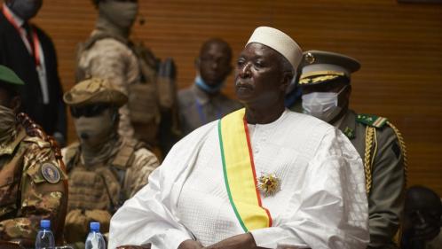 Mali : le président et le Premier ministre de transition ont démissionné dans des circonstances floues