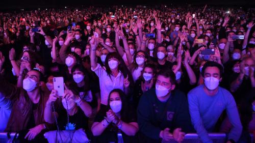 Malgré la réussite du concert-test de Barcelone, les chercheurs incitent à la prudence