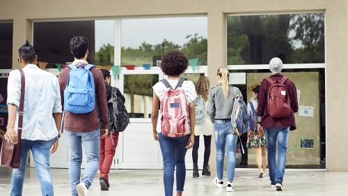 franceinfo junior. Est-ce que c'est possible d'échapper à la puberté ?